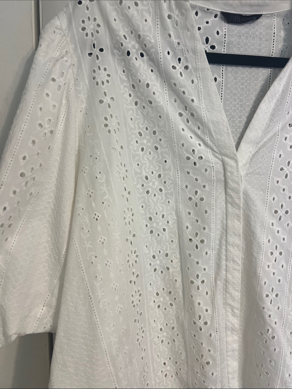 Zara Eyelet Button-Front Puff Sleeve Top - Picture 3 of 13